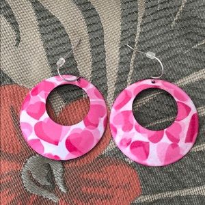 🔴 5/$5 Pink heart dangle hoop earrings.